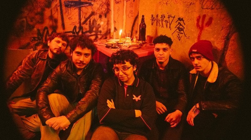 Amigos desde o colégio, banda porto-alegrense constrói mitologia própria em São Cristóvão, terceiro álbum da carreira