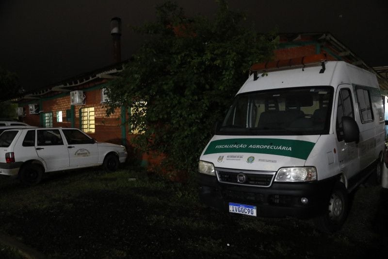 Trabalho da inspeção veterinária é feito 24h no parque de Exposições Assis Brasil, em Esteio