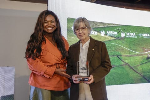 Homenageados recebem troféu na
30a edição do prêmio O Futuro da Terra