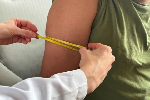 Medida do braço ajuda a avaliar a evolução de pacientes com câncer, afirma estudo do Clínicas