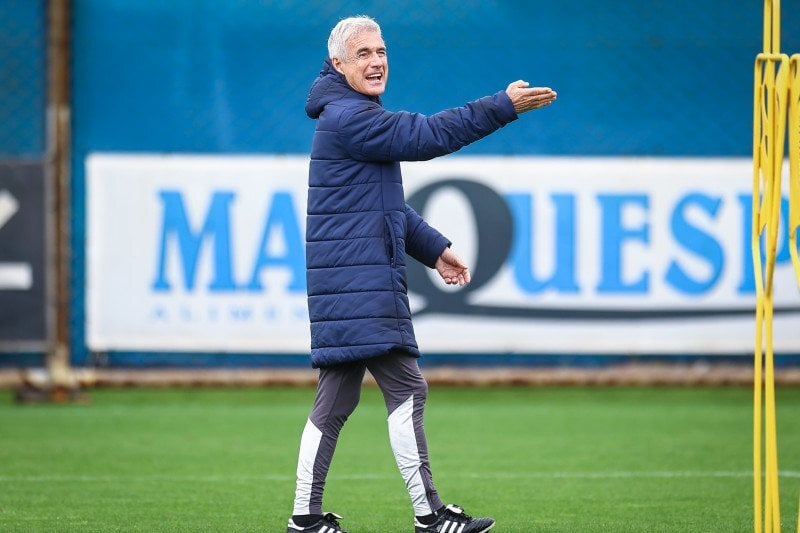 Castro enfrenta incertezas para definir escalação do Grêmio