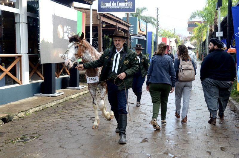 Programação da Expointer atrai público diverso nesta terça-feira
