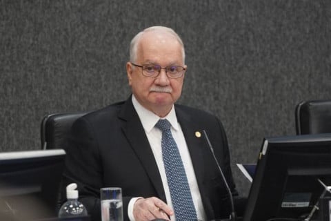 Após Moraes acusar Mendonça, Fachin cobra explicações dos dois ministros e inclui PF e PGR