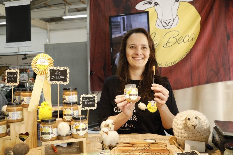 Camila Pizoni &eacute; propriet&aacute;ria da loja de produtos artesanais La Boca | Dani Villar/Especial/JC