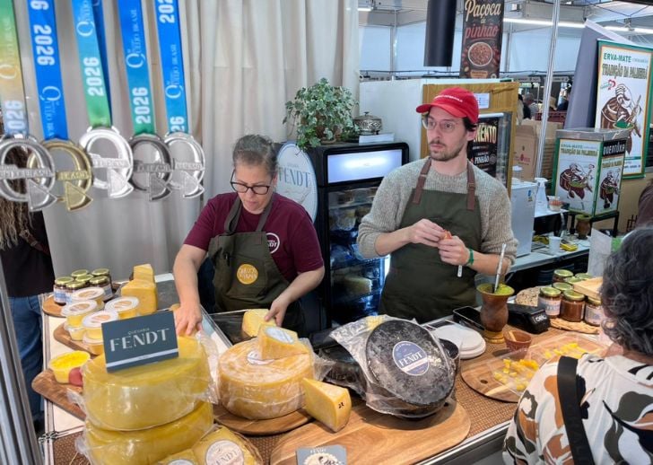 Queijaria Fendt, de São Borja, trouxe estoque de 600kg de produtos para venda em Esteio