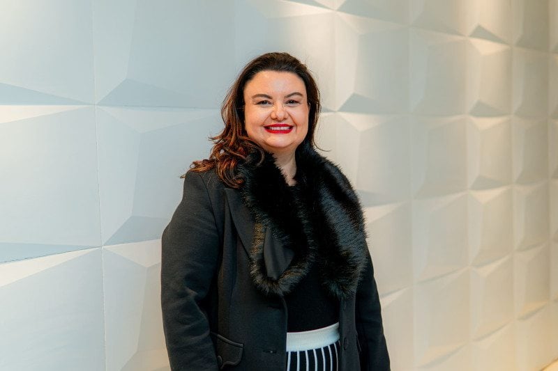 Debora De Boni, advogada formada pela Universidade de Caxias do Sul (UCS), com 30 anos de atuação estratégica, pós-graduada em Direito Tributário pela UCS, especialista em Compliance pela FGV e mestranda em Gestão Trabalhista pela Uneed University