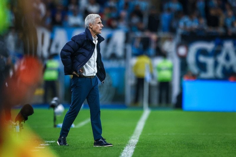 Golpista engana atletas do Grêmio se passando por técnico Luís Castro