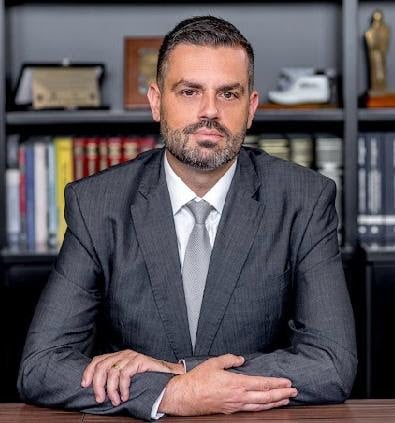 Eduardo Gomes Gaelzer é advogado, professor e pesquisador do Getrab/USP; diretor da Sociedade Brasileira de Teletrabalho e Teleatividades (Sobratt); mestrando em Direito pela Unisinos; especialista em Direito do Estado pela UFRGS e em Direito do Trabalho pela Unisinos e pela UBA (Argentina); pós-graduado em Direito do Trabalho pela Unimi (Itália).