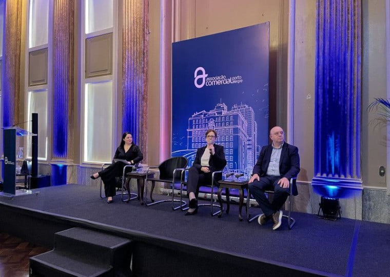 Participaram das discussões o Dr. Manuel Campo Vidal, presidente e reitor da Next Educación na Espanha; Maria Tereza, sócia administradora da MTC Consultoria; e Edmilson Milan, vice-presidente da Associação dos Dirigentes de Marketing e Vendas do Brasil (ADVB)