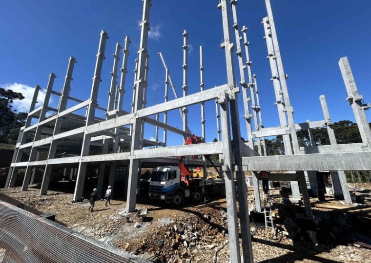 Empreendimento j&aacute; conta com 8 mil metros quadrados de estrutura pr&eacute;-moldada conclu&iacute;da