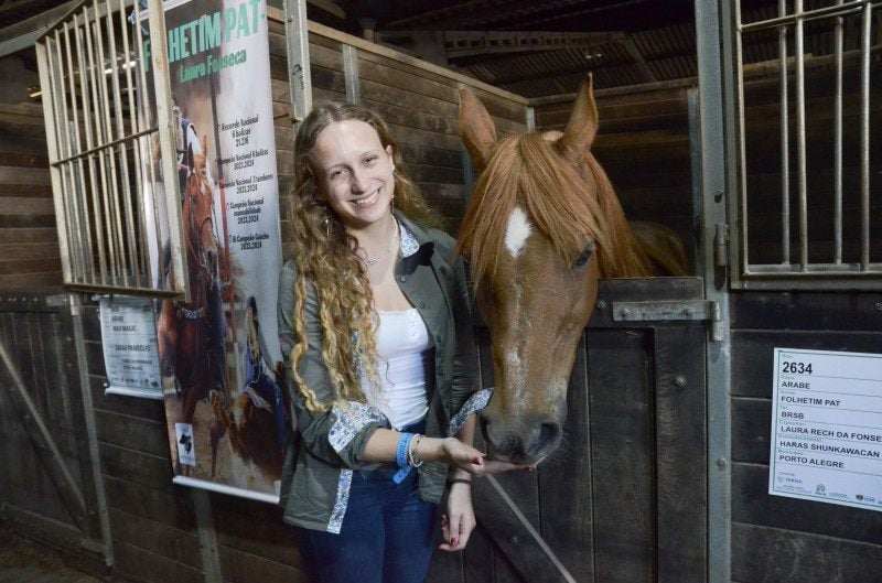 Aos 19 anos, Laura Fonseca participa de competições desde a infância, e amor pelos animais fez ela cursar Medicina Veterinária