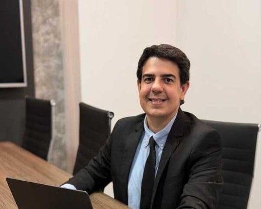 Renato Ewerton de Melo é advogado especialista em direito empresarial e atua em todo o Brasil pelo RDS Advogados Associados