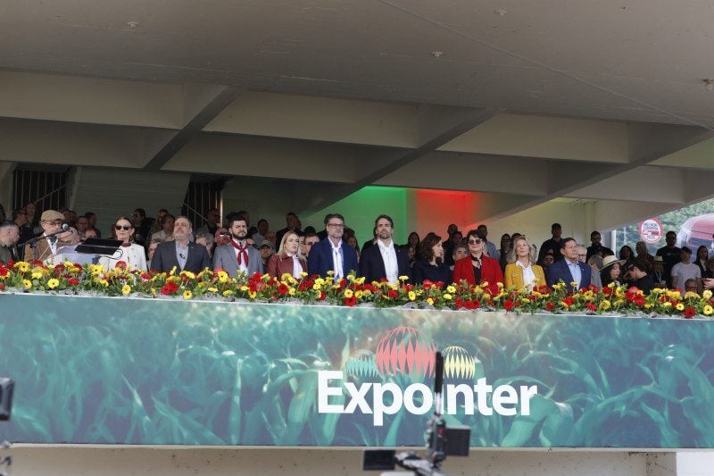 Confronto pol&iacute;tico marcou pronunciamentos na tributa de honra do Parque de Esteio