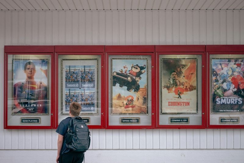 Curso analisa como cores, enquadramentos e trilha sonora também constroem narrativas dentro do cinema.
