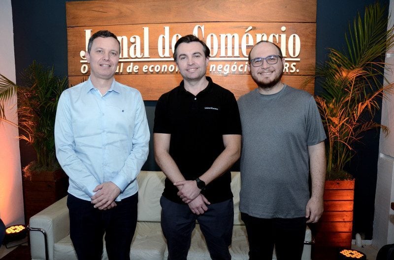 Ricardo Lautert, Presidente e Fernando Thormann, Conselheiro, Fabrício Leal, Vice-Presidente do Fundo Amanhã visitaram a casa do Jornal do Comércio na Expointer