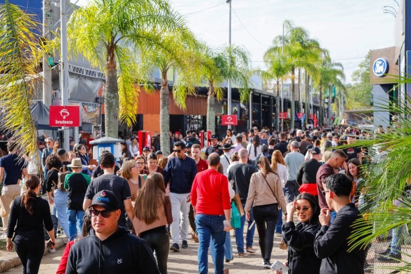 O volume de acessos superou a marca recorde anterior, estabelecido em 2025, que era de 147.812 visitantes em um único dia