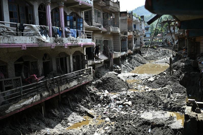Segundo as autoridades, foram recuperados 1.356 corpos no Nepal e 4.994 pessoas continuam desaparecidas