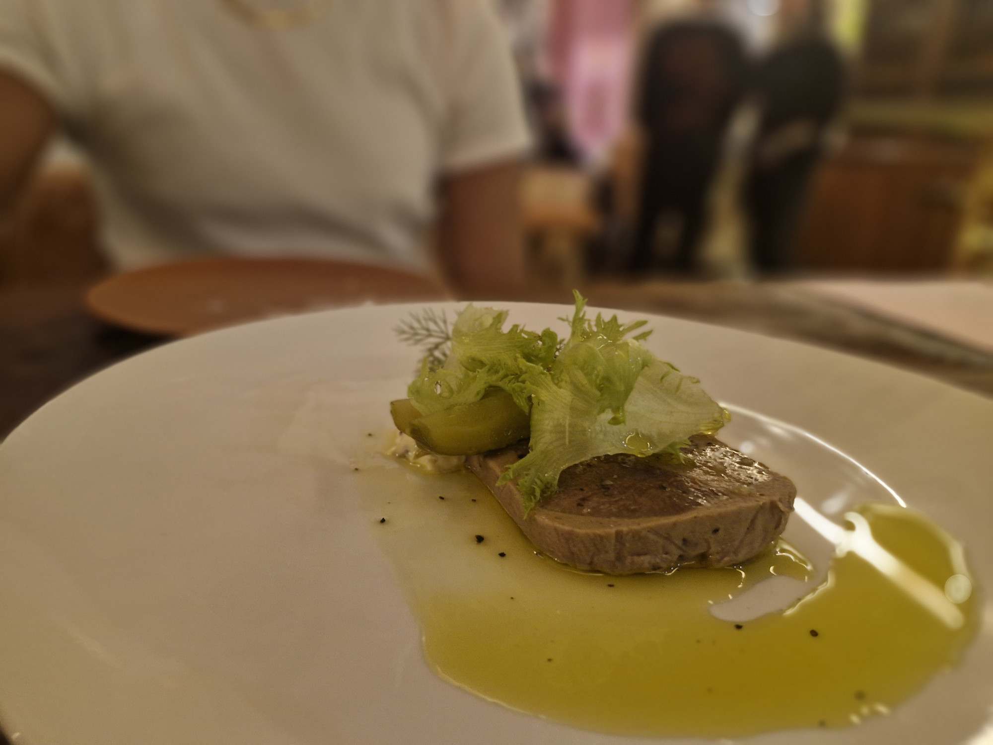 Entre os destaques do novo menu est&aacute; a entrada que tem como protagonista a l&iacute;ngua de boi | J&Uacute;LIA FERNANDES/ESPECIAL/JC