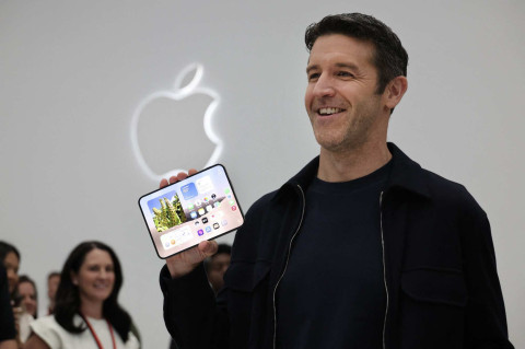 Apple lança iPhone Duo, modelo dobrável, por US$ 1.999