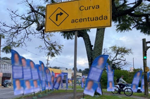 Excesso de windbanners prejudica segurança no trânsito