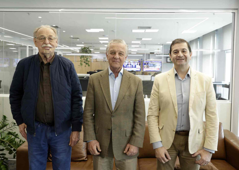 Carlos Cezar Schneider, Luiz Henrique Hartmann e Fulvio Delavi, visitaram a nova sede do Jornal do Com&eacute;rcio e detalharam as estrat&eacute;gias da entidade para o novo ciclo de gest&atilde;o