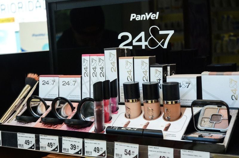 Al&eacute;m dos produtos Glow Filter e Blush Bouncy Panvel 24&amp;7, a linha conta ainda com tr&ecirc;s cores de lip tint, uma paleta de sombras, um iluminador bouncy, uma m&aacute;scara de c&iacute;lios com tecnologia peel off e um kit de pinc&eacute;is


<br />Foto: Fernanda Bigio Davoglio/Especial/JC