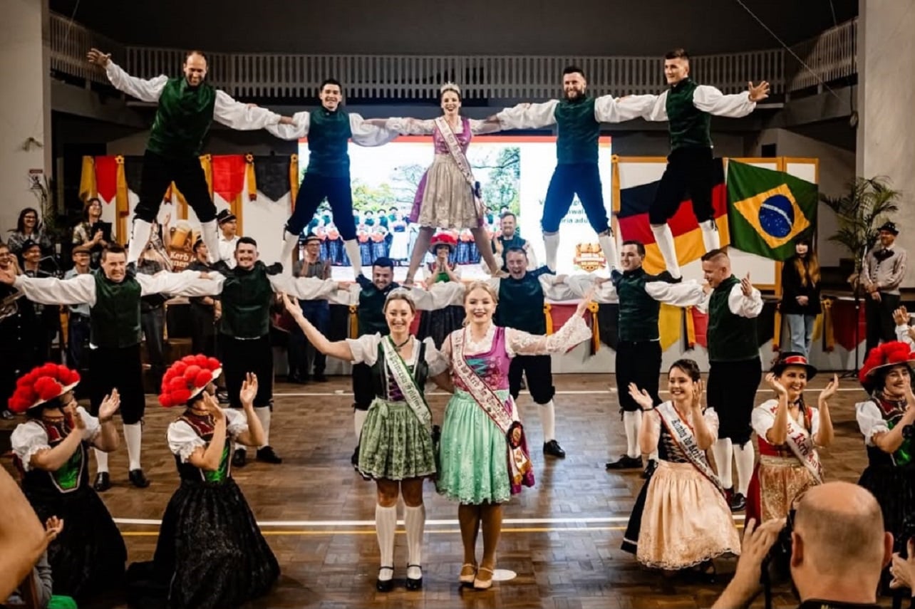 Evento em Pinhal Alto conta com apresentações musicais e de grupos locais, além de almoços, bailes e bierwagen | Kerb im Tannenwald Instagram/Reprodução/Cidades