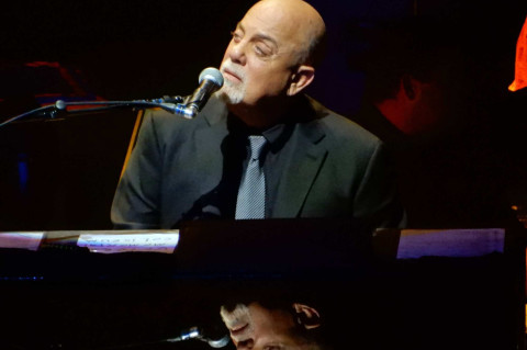 Billy Joel diz estar melhor após cirurgia no cérebro para tratar distúrbio neurológico