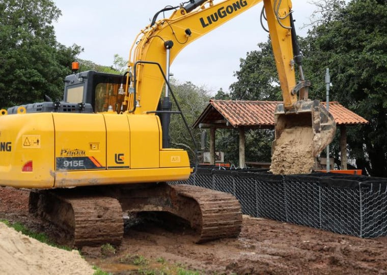 BArreiras de contenção são provisórias na Zona Sul de Porto Alegre; obra definitiva teria um custo elevado
