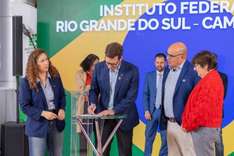 CMPC assina contrato para terminal de R$ 1,5 bilhão no Porto do Rio Grande