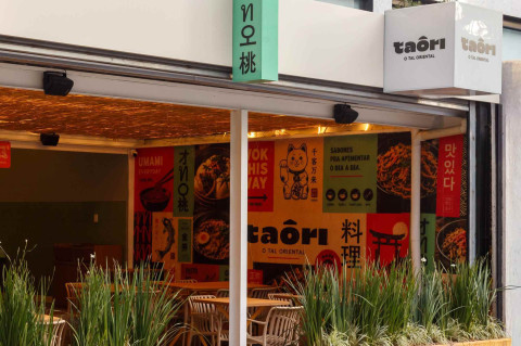 O Ta&ocirc;ri Street Food fica na rua 24 de Outubro