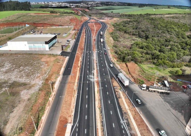 Pela prefeitura, pelo menos nove projetos com investimento estatal, como as modificações na ERS-324, próximo ao Distrito Industrial, estão em andamento na cidade 