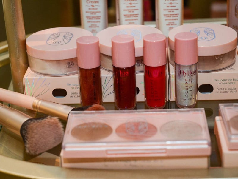 Com grande cartela de produtos, a Hyllua Beauty oferta maquiagens, tendo o corretivo pelo valor de R$ 79,90, como produto destaque<br />Foto: Fernanda Bigio Davoglio/Especial/JC