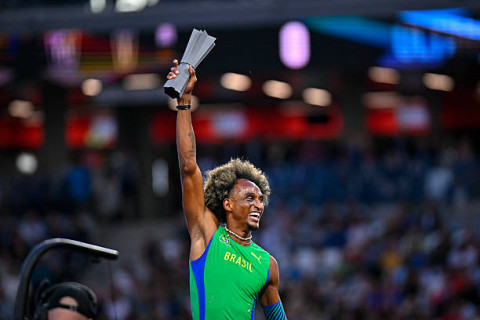 Alison dos Santos vence mundial de atletismo em Budapeste e amplia hegemonia na temporada