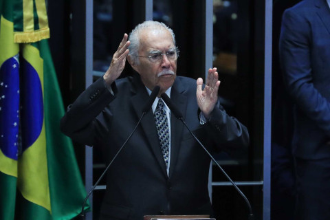 José Sarney é internado com pneumonia no Maranhão