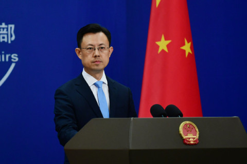 China se alinha aos EUA e vê alarmismo em previsões sobre IA, enquanto ONU pede 'ação urgente'