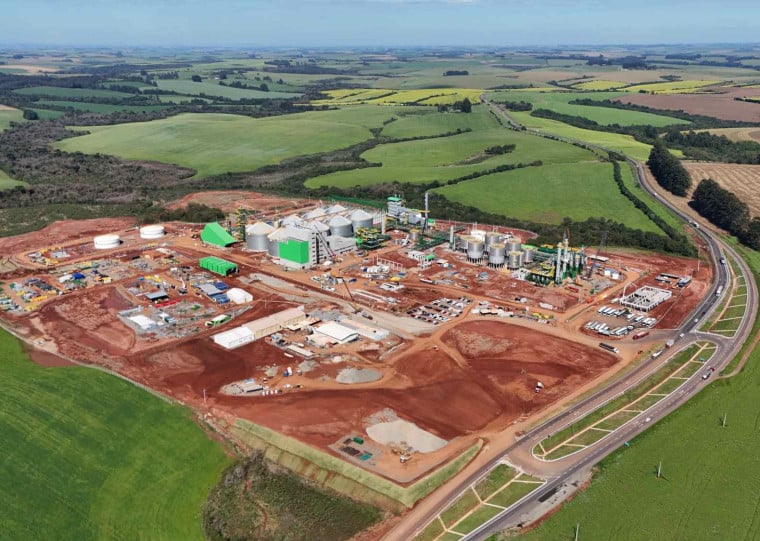 Unidade está em construção às margens da BR-285 e vai atuar na produção de glúten, etanol e na captura de gás carbônico