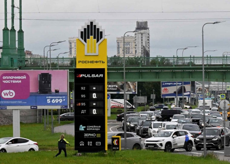 Postos em Moscou estão vivendo racionamento, e filas para abastecer duram horas