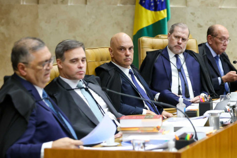 Dino pede vista e julgamento de Alexandre de Moraes é adiado
