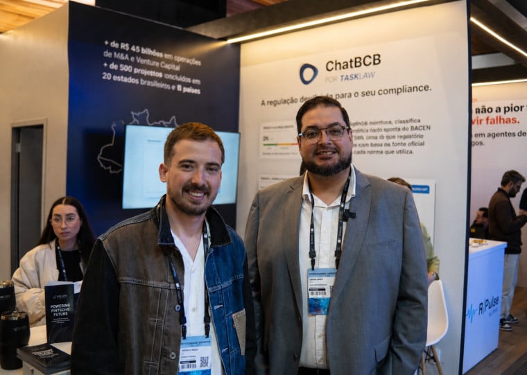 Matheus Frozzi, CEO do Tasklaw e Layon Lopes, CEO do Silva Lopes Advogados, apresentaram a tecnologia na FEBRABAN TECH 2026