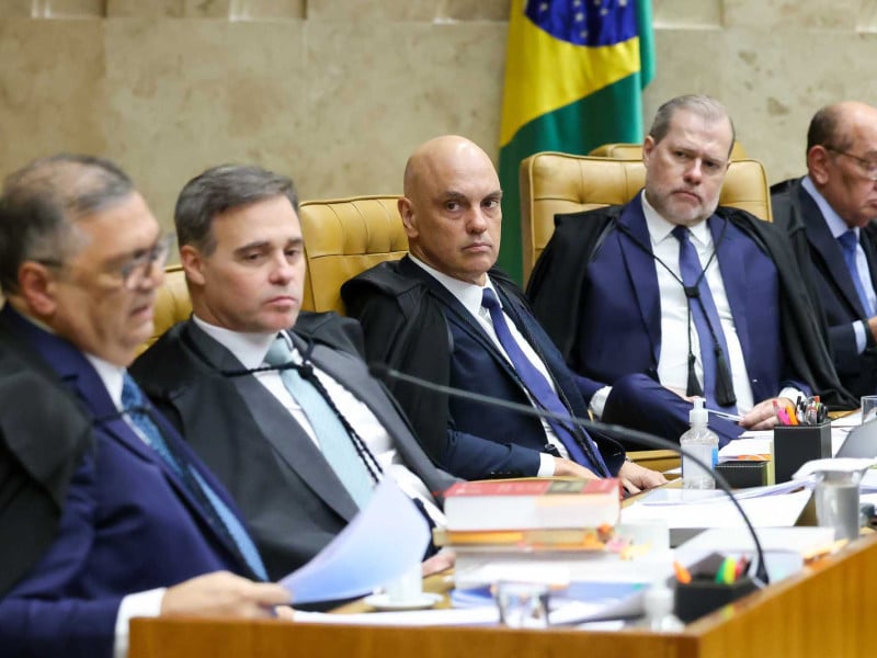 Dino pede vista e julgamento de Alexandre de Moraes é adiado
