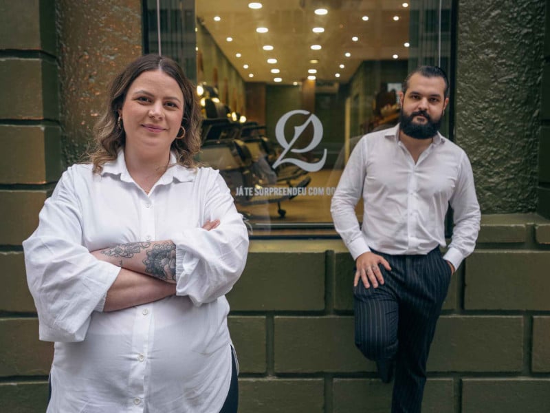 Ana Paula Steffens e Gabriel Veronezi j&aacute; somam oito barbearias pelo Pa&iacute;s<br />Foto: Leandro Costa/Divulga&ccedil;&atilde;o/JC