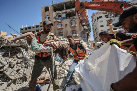 Prédio desaba em Gaza e mata ao menos 20; ministro de Israel ameaça retomar guerra e expulsar palestinos