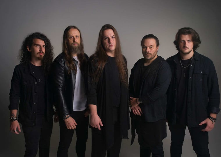 A apresentação no Opinião antecede uma sequência de shows que leva a banda a São Paulo, Chapecó e ao Japão.