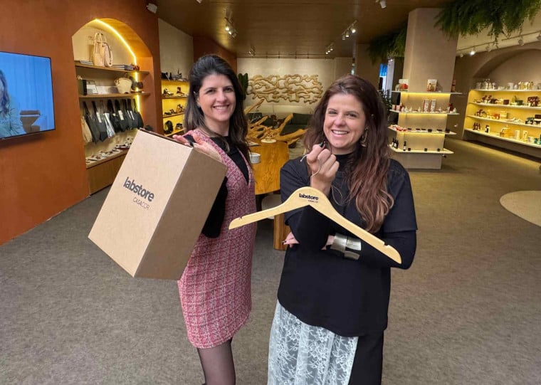 Giovanna (esq.) e Bruna conceberam a LabStore para provocar e aproximar marcas autorais do público 