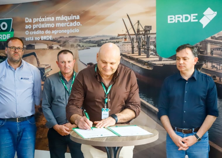 Contrato da Cooperativa Água Santa (Coasa) com o BRDE foi celebrado durante a Expointer 2026