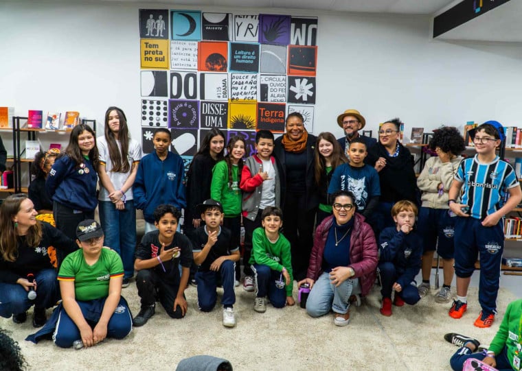 Ministra Margareth Menezes visitou a Biblioteca Comunitária Cirandar, que desenvolve ações de formação de leitores há 18 anos