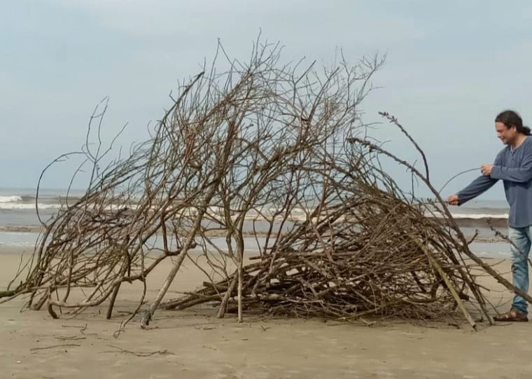 Na mostra No inverno faz primavera: Antônio Augusto Bueno, o artista reúne obras produzidas ao longo de três décadas de carreira.
