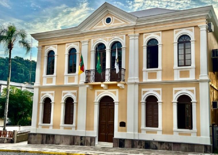 Prédio passou por reformas desde setembro de 2025, com obra que compreendeu esquadrias, revestimentos e instalações pluviais do prédio