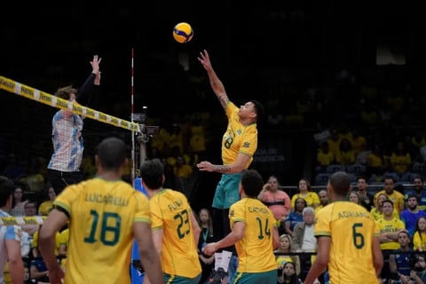 Seleção masculina de vôlei bate Argentina e ganha vaga nos Jogos Olímpicos